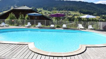 Sæsonbestemt udendørs pool