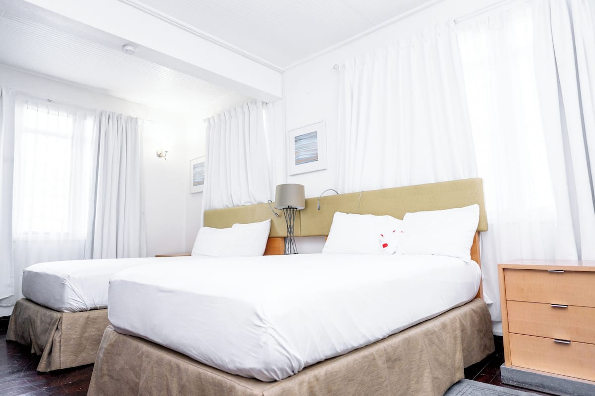 Upgraded Room, Balcony | Seprai katun Mesir, selimut bulu angsa, dan tempat tidur Select Comfort