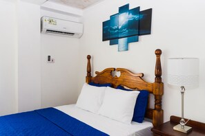 In-room safe, iron/ironing board, free WiFi - Calliandras Apartment Complex (Ratho Mill)