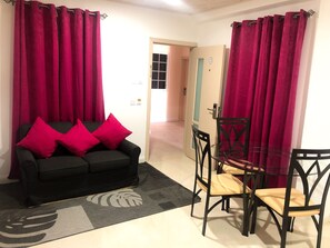 In-room safe, iron/ironing board, free WiFi - Calliandras Apartment Complex (Ratho Mill)