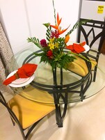 Apartamento standard, 2 quartos, para não fumantes, sacada | Cofres nos quartos, ferros/tábuas de passar roupa, Wi-Fi de cortesia