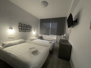 Habitación básica | Sábanas de algodón egipcio, ropa de cama de alta calidad y edredón 