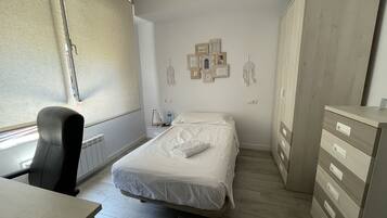 Habitación tradicional | Sábanas de algodón egipcio, ropa de cama de alta calidad y edredón
