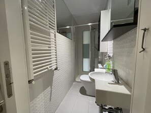 Chuveiro, chuveiro com efeito de chuva, secador de cabelo 