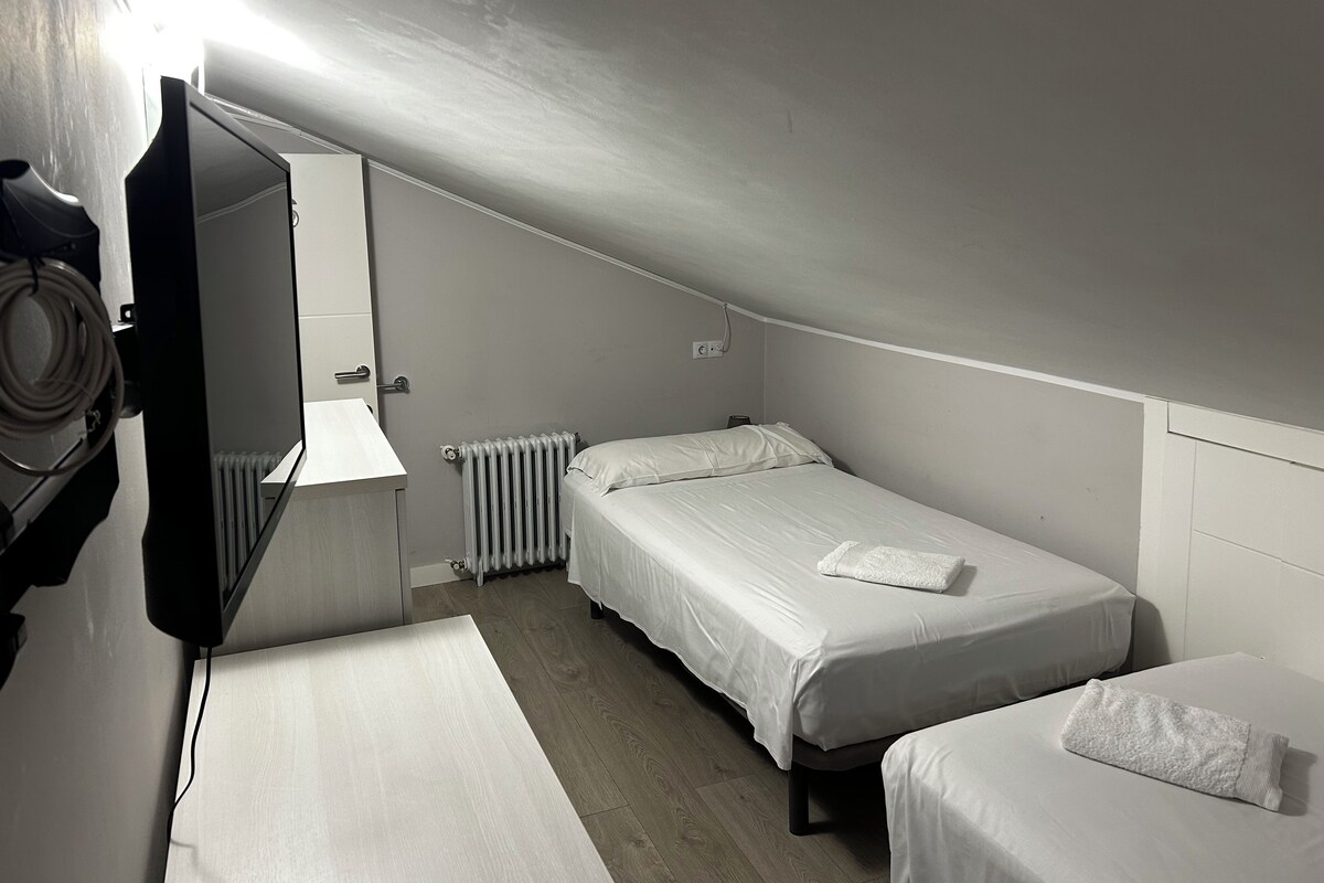 Habitación económica | Sábanas de algodón egipcio y ropa de cama de alta calidad