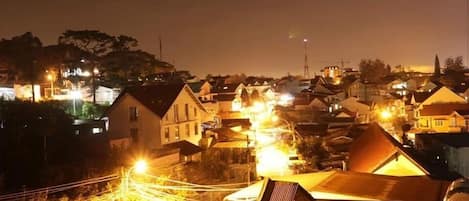 Thành phố nhìn từ nơi lưu trú