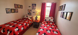 4 quartos, cofres nos quartos, ferros/tábuas de passar roupa