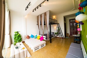 1 chambre, coffres-forts dans les chambres, fer et planche à repasser