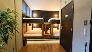 Deluxe Studio, Multiple Beds, Non Smoking, Kitchenette (6 People) | Blackout drapes, free WiFi, bed sheets