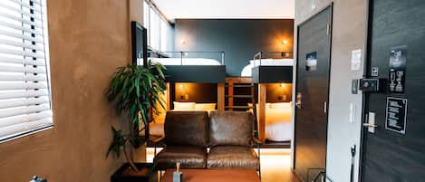 Deluxe Studio, Multiple Beds, Non Smoking, Kitchenette (6 People) | Blackout drapes, free WiFi, bed sheets