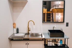 Cortinas blackout, tabla de planchar con plancha y wifi gratis