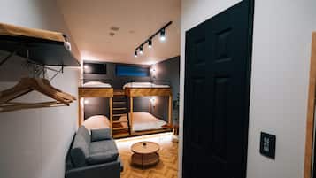 Deluxe Studio, Multiple Beds, Kitchenette | Blackout curtains, iron/ironing board, free WiFi, bed sheets