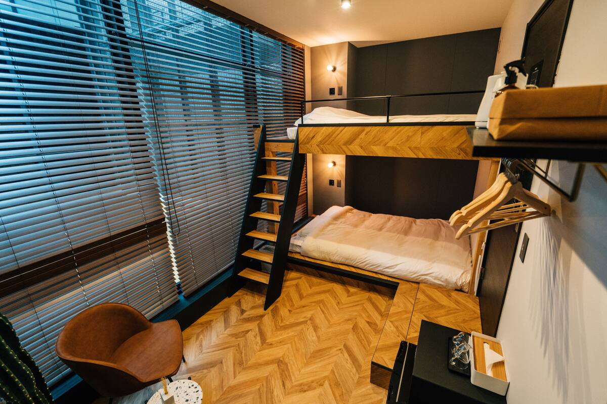 Chambre Standard double, 2 lits doubles, non-fumeur | Rideaux d’obscurcissement, fer et planche à repasser