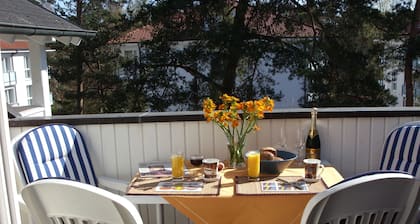 apartamento tranquilo cerca de la playa Binz con balcón, incl. aparcamiento subterráneo