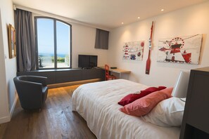 5 bedrooms, iron/ironing board, free WiFi, bed sheets