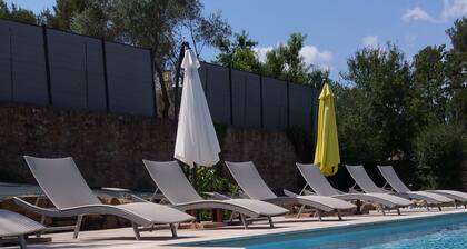 Pueblo provenzal Villa 10 pers, renovado, 200M2 en piscina de 5000 m2 privacidad