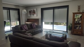 Smart TV, video games, DVD player, ping pong