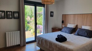 6 habitaciones, escritorio, tabla de planchar con plancha y wifi gratis 