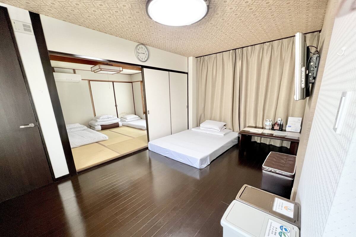 家庭房, 2 间卧室, 阳台 (2LDK) | 遮光窗帘、熨斗/熨衣板、免费 WiFi、特色装修
