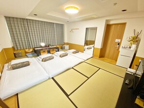Individually decorated, blackout drapes, iron/ironing board, free WiFi - Guesthouse 017 Reina (Tokushima)