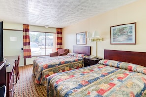 Desk, free WiFi, bed sheets - OYO Hotel Decatur I-20 East & Wesley Club Dr (Decatur)