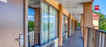 OYO Hotel Decatur I-20 East & Wesley Club Dr