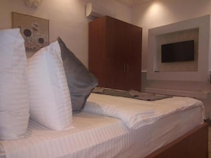 Premium bedding, Select Comfort beds, individually decorated - Vanessa Paris Hotel (Abuja)