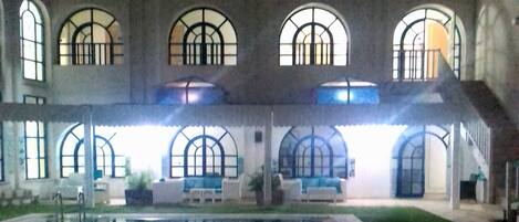 Outdoor pool, pool umbrellas, sun loungers