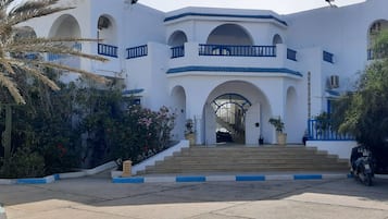 Pintu masuk properti