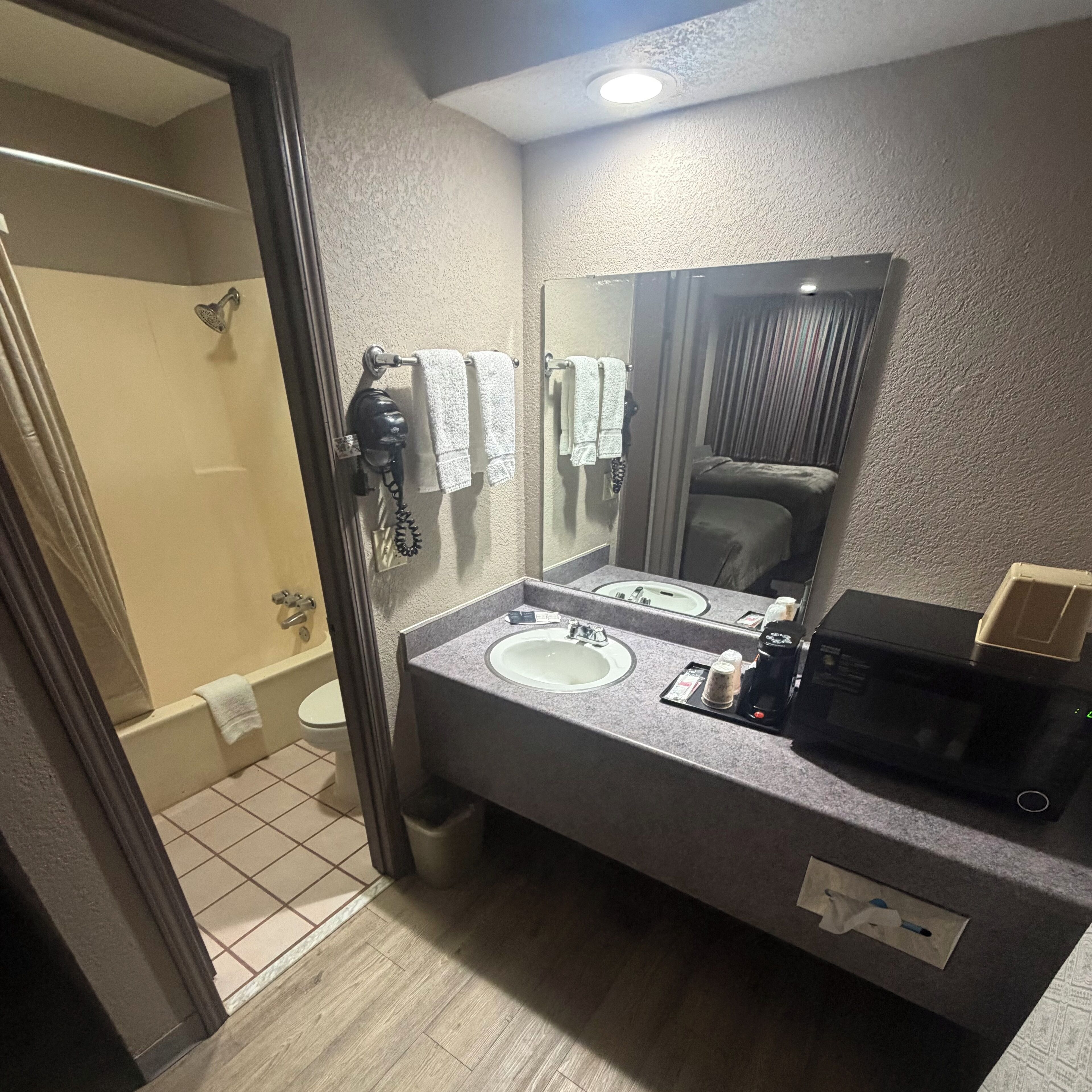 더블룸, 더블침대 2개, 금연 | 책상, 암막 커튼, 다리미/다리미판, 무료 WiFi