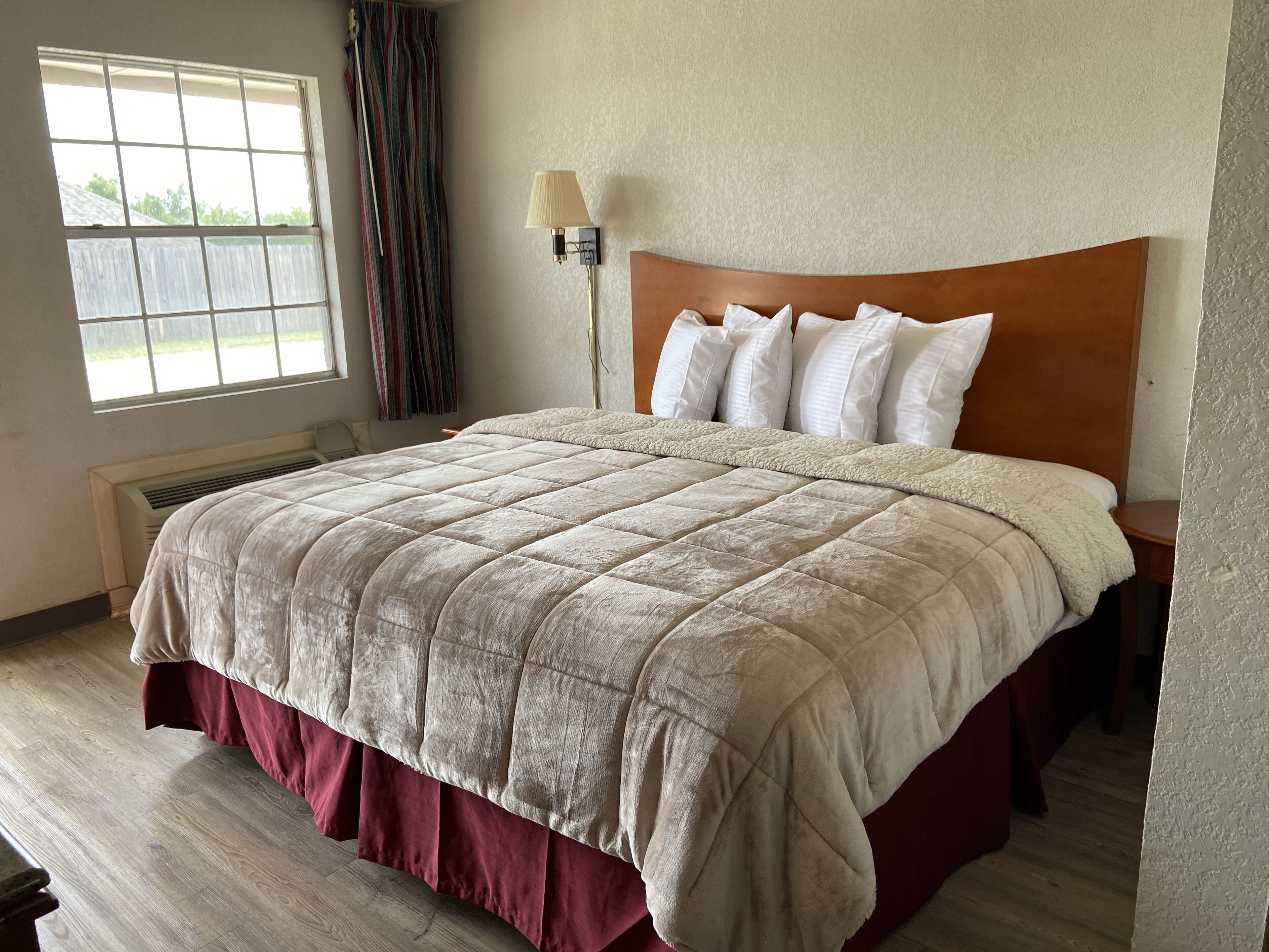 single room, 1 king bed, non smoking | desk, blackout curtains, iron/ironing board, free wifi