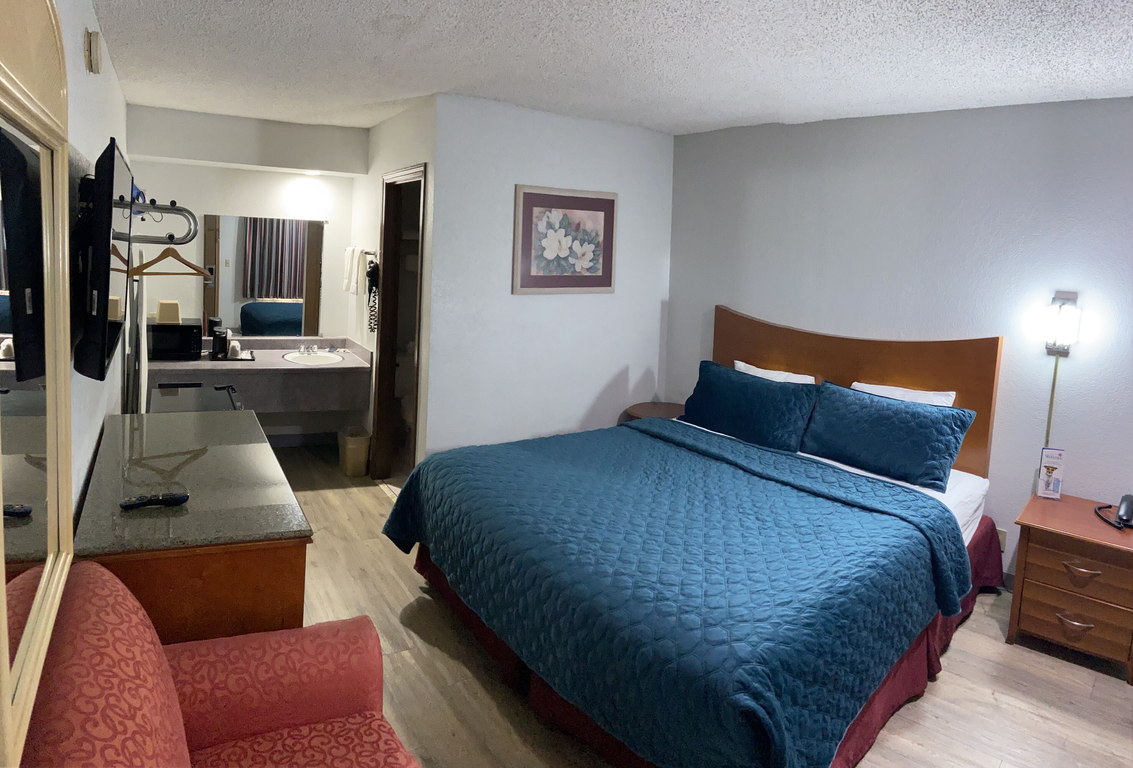 single room, 1 king bed, non smoking | desk, blackout curtains, iron/ironing board, free wifi