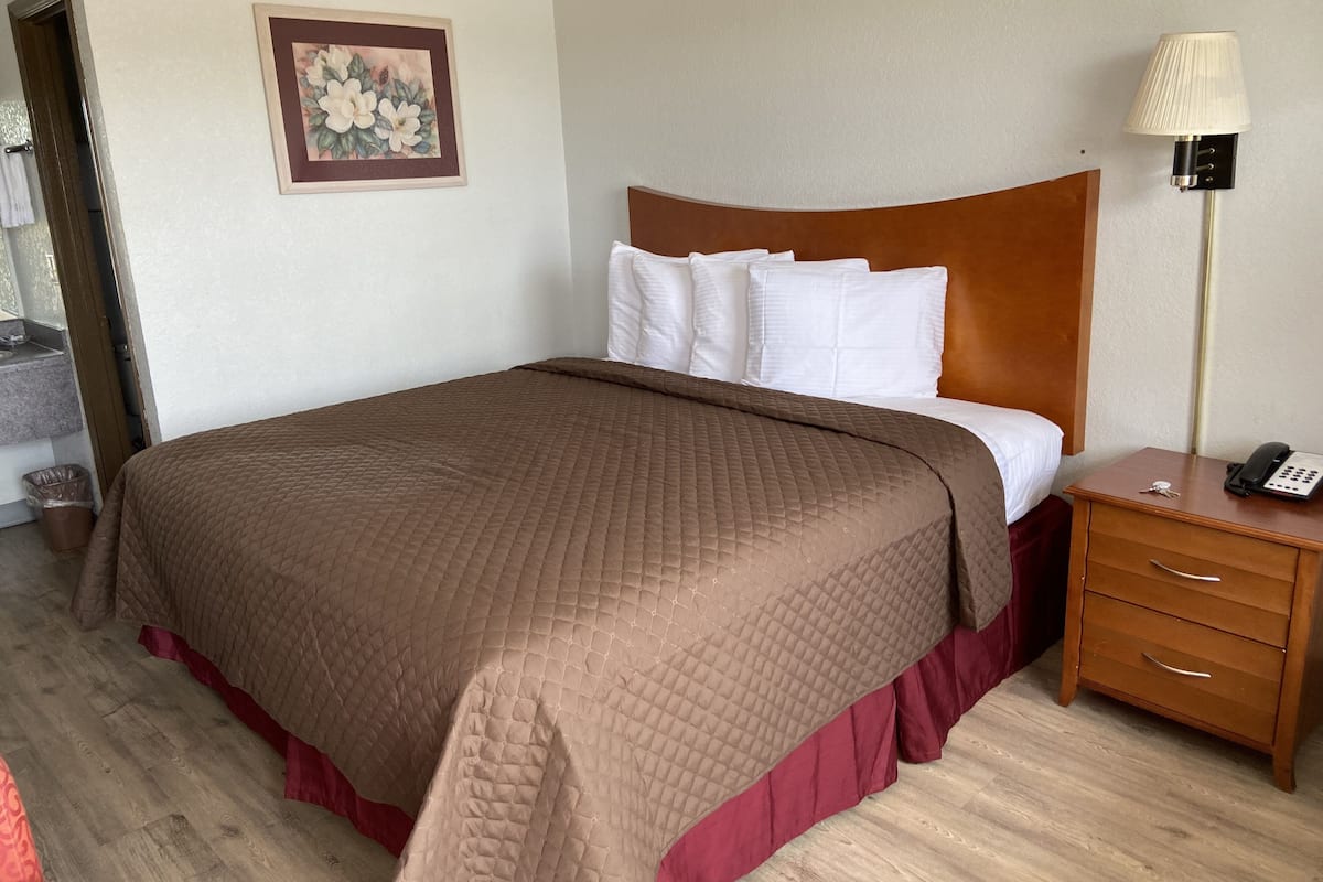 desk, blackout curtains, iron/ironing board, free wifi