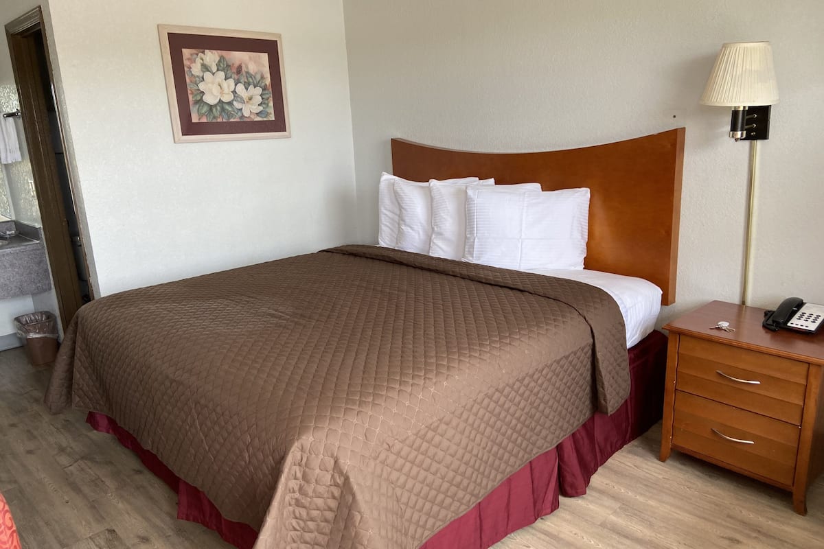 Desk, blackout drapes, iron/ironing board, free WiFi