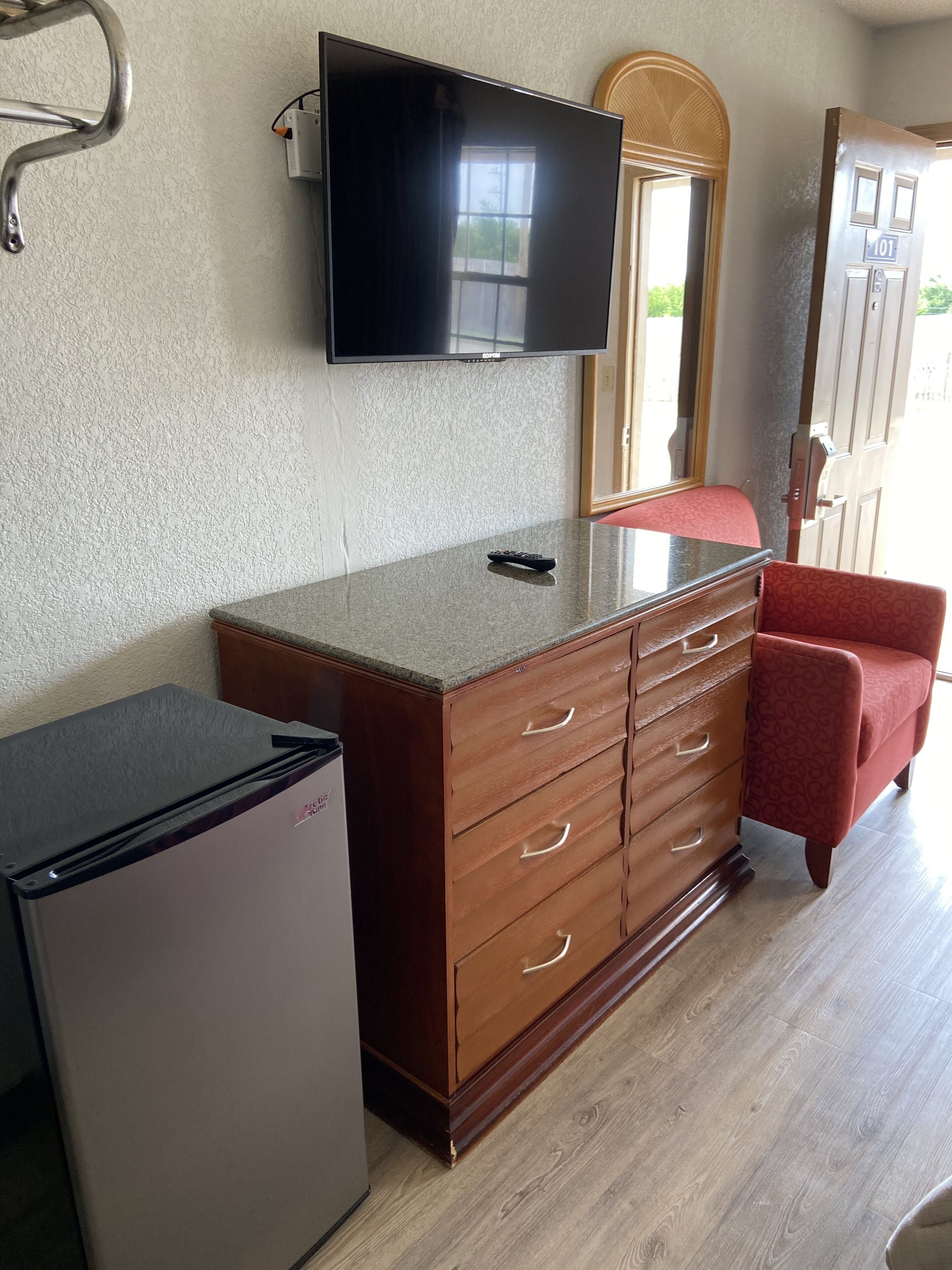 single room, 1 king bed, smoking | desk, blackout curtains, iron/ironing board, free wifi