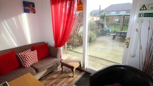 Lobby sitting area - The Highlander Hotel (Buckie)