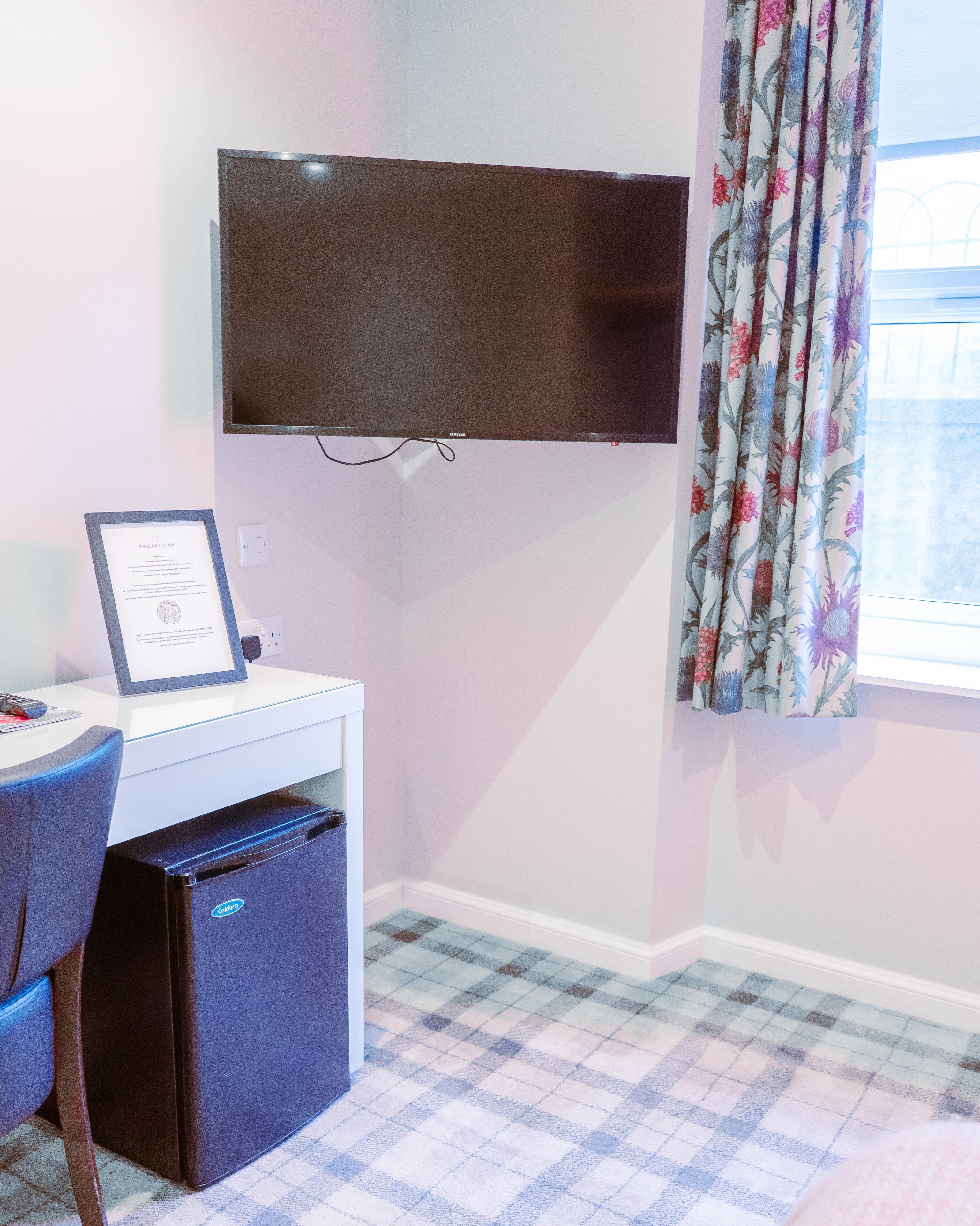 family room, sea view | desk, free wifi, bed sheets