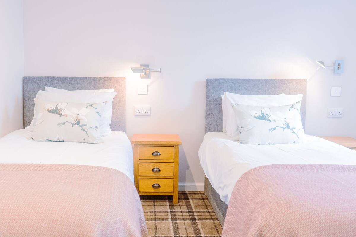 Desk, free WiFi, bed sheets