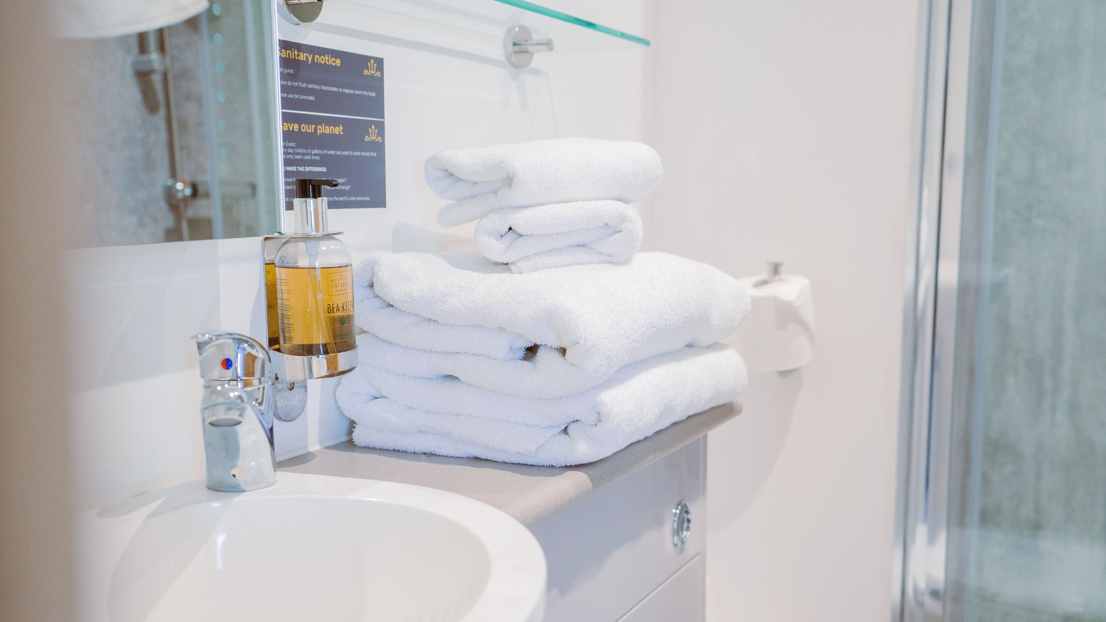 family room, sea view | bathroom | shower, rainfall showerhead, free toiletries, hair dryer