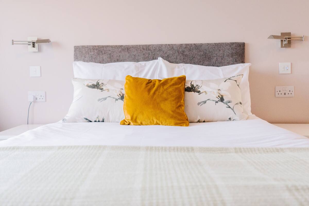 Desk, free WiFi, bed sheets