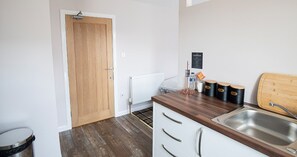 Standaard tweepersoonskamer | Een bureau, gratis wifi, beddengoed