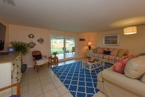 Smart TV, lettore DVD, libri