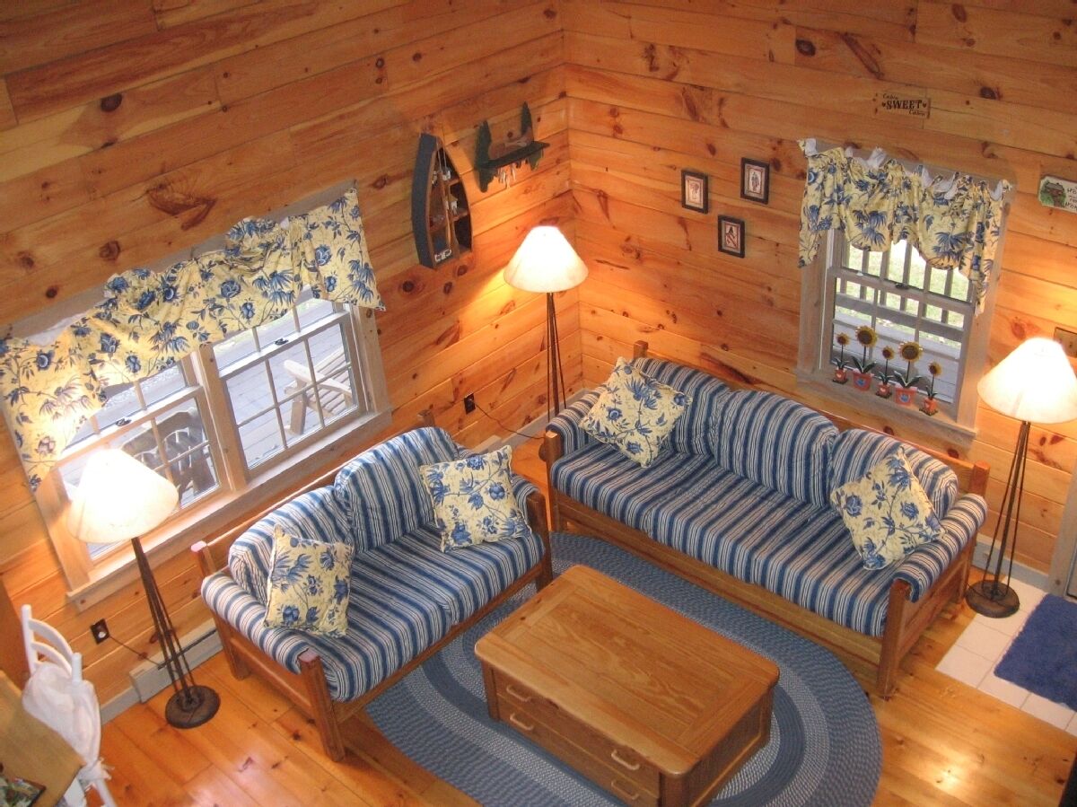 Cozy Log Cabin in Family Friendly Community