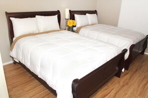 3 makuuhuonetta, silitysrauta/-lauta, ilmainen Wi-Fi, vuodevaatteet