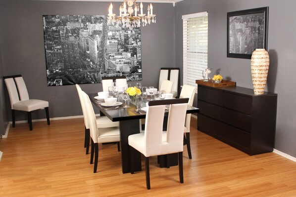 Dining - Newly Renovated Townhouse in a Great Location. (San Antonio)