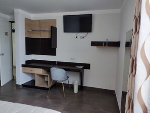 Comfort Single Room, 1 Large Twin Bed, Non Smoking, Courtyard View | Desk, laptop workspace, blackout drapes, soundproofing