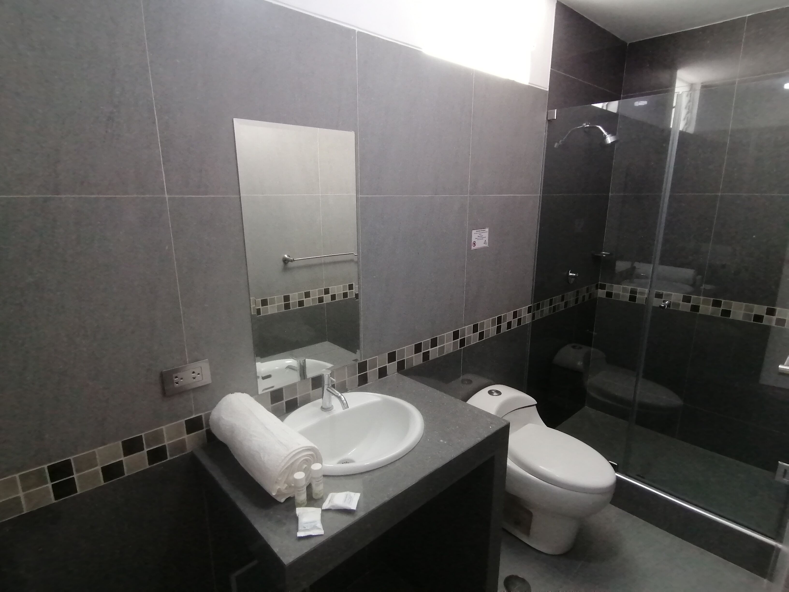 Superior Triple Room, Ensuite, City View | Bathroom | Shower, rainfall showerhead, free toiletries, hair dryer