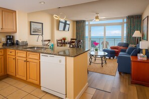 Interior - Beautiful Direct Oceanfront 2-BR Condo on Top Floor at Broadwalk, Downtown (Myrtle Beach)