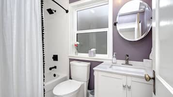 Combined shower/bathtub, hair dryer, towels, soap