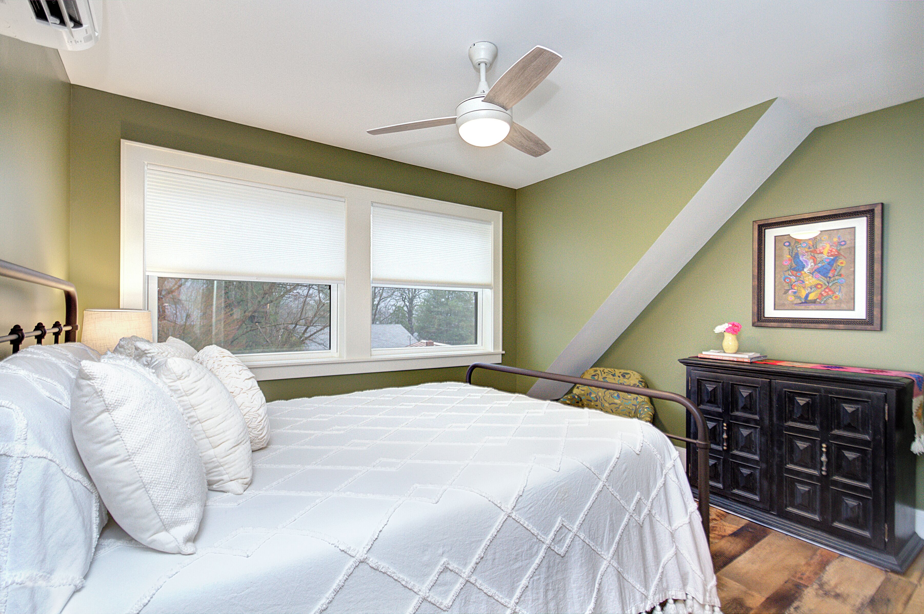 1 habitación, tabla de planchar con plancha, wifi gratis y ropa de cama 